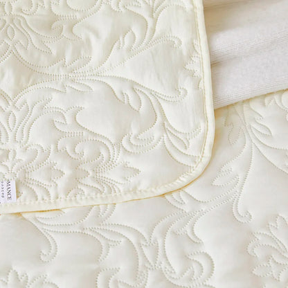 Elegance Pure White Impregnated Cotton Quilt Sumptuous Comfort